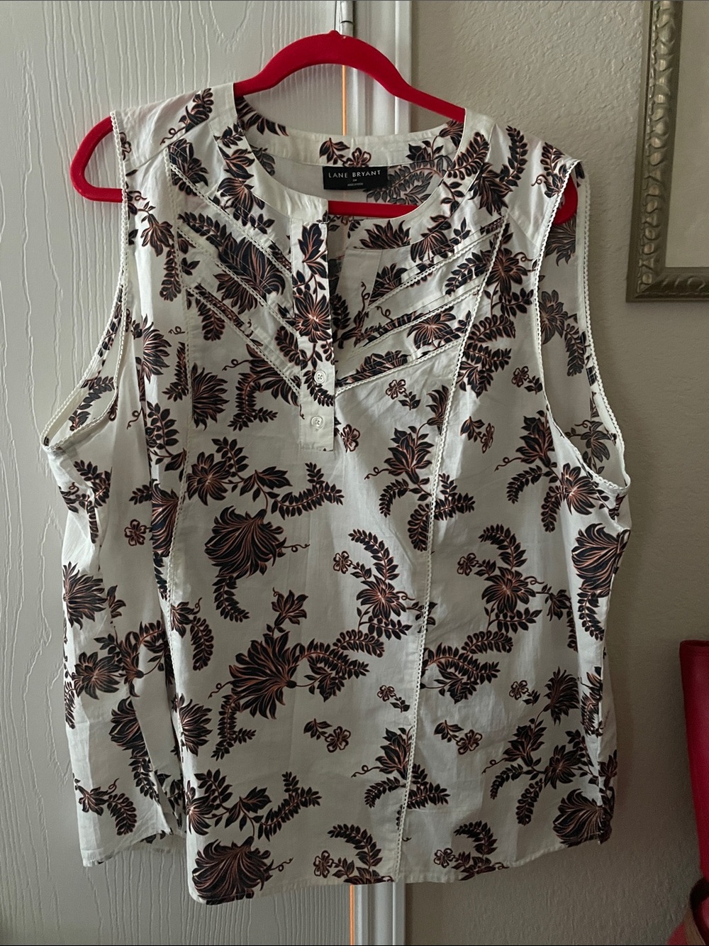 Lane Bryant White Sleeveless Floral Print Top